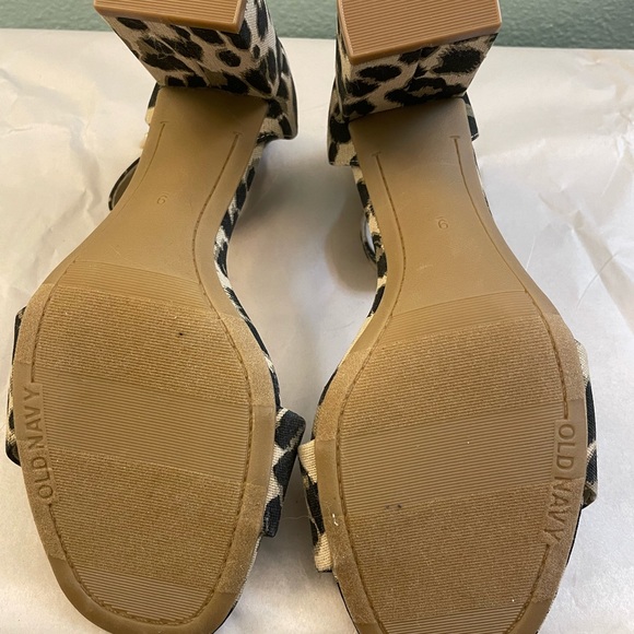 Old Navy size 9 animal print ankle strap shoes - Picture 6 of 7